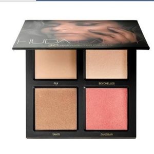 HUDA highlighter palette